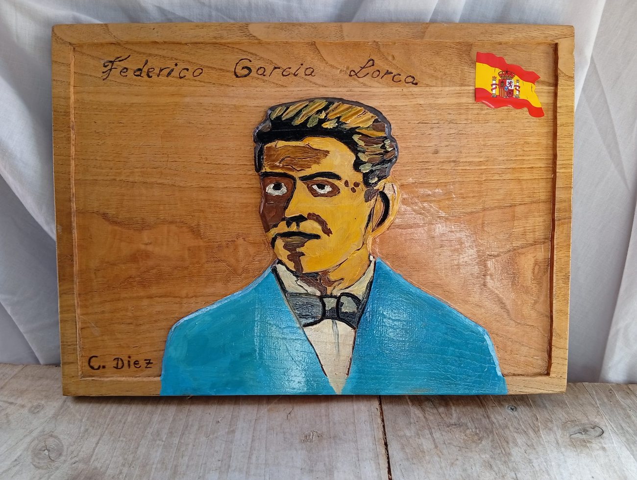 Retrato de Federico García Lorca tallado en madera por Carlos Sierra